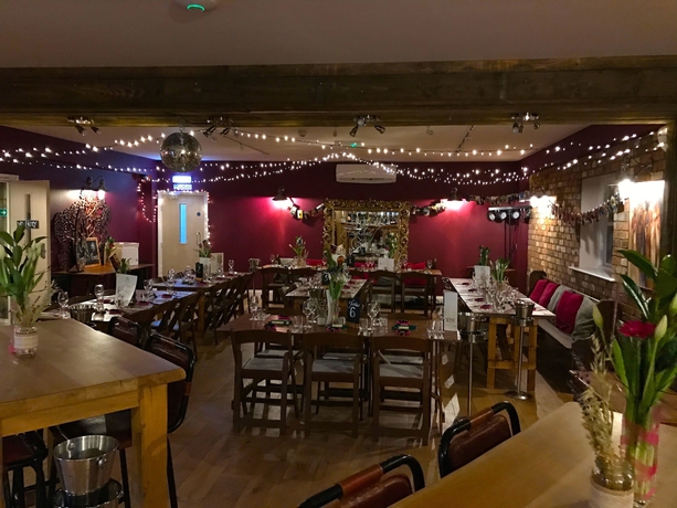 Imagen del bar/restaurante del Hotel The Punchbowl Lapworth. Foto 5