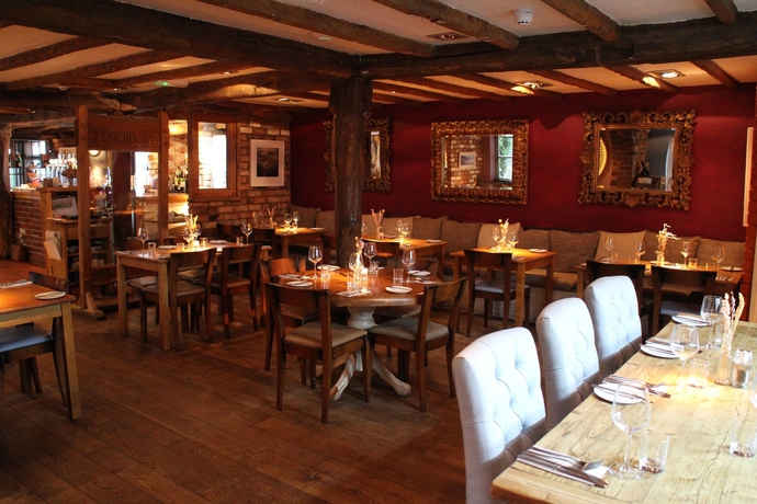 Imagen del bar/restaurante del Hotel The Punchbowl Lapworth. Foto 7