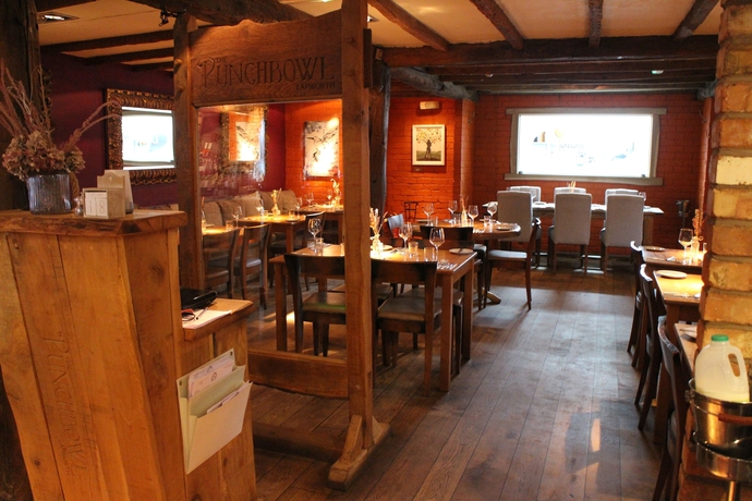 Imagen del bar/restaurante del Hotel The Punchbowl Lapworth. Foto 8