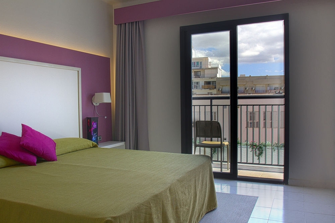 Imagen de la piscina del Hotel The Purple By Ibiza Feeling - Adults Only. Foto 17