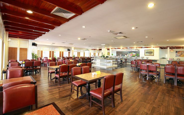 Imagen del bar/restaurante del Hotel The Putra Regency Hotel. Foto 4