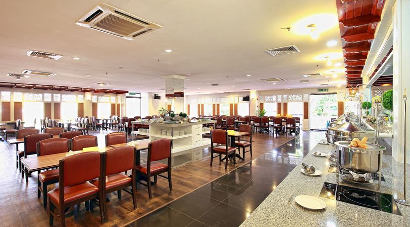 Imagen del bar/restaurante del Hotel The Putra Regency Hotel. Foto 5