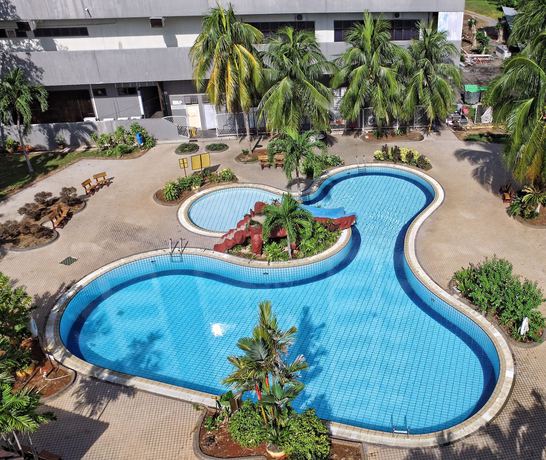 Imagen de la piscina del Hotel The Putra Regency Hotel. Foto 16