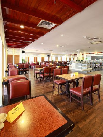 Imagen del bar/restaurante del Hotel The Putra Regency Hotel. Foto 6
