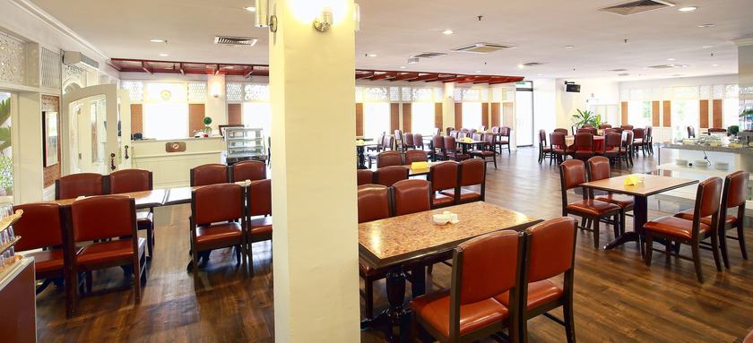 Imagen del bar/restaurante del Hotel The Putra Regency Hotel. Foto 7