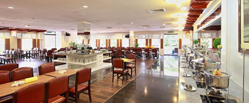 Imagen del bar/restaurante del Hotel The Putra Regency Hotel. Foto 8