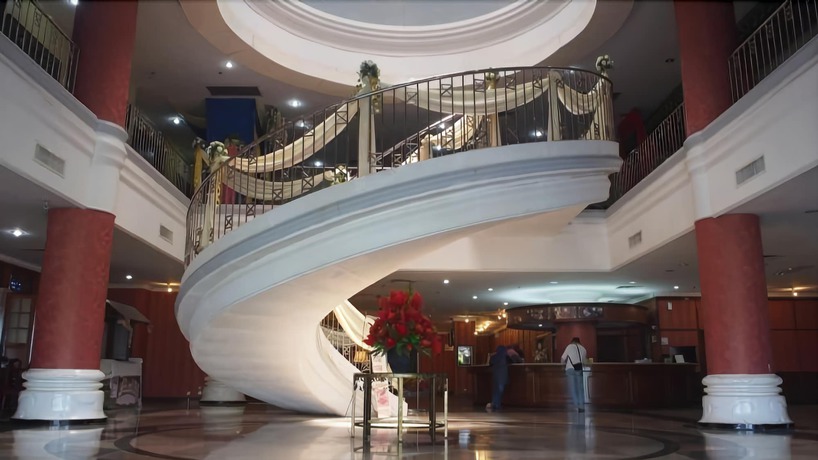Imagen de los interiores del Hotel The Putra Regency Hotel. Foto 13