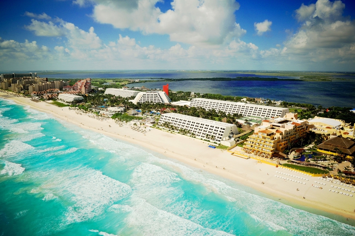Imagen de los exteriores del Hotel The Pyramid Cancun By Oasis - All Inclusive. Foto 5