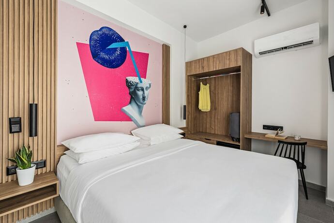 Imagen de la habitación del Hotel The Q, Atenas. Foto 11