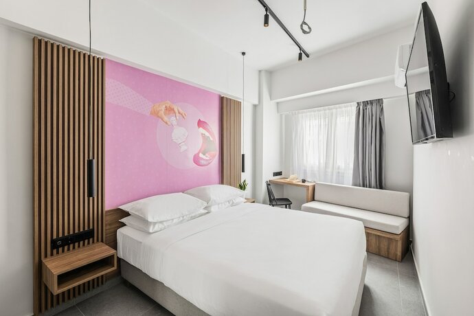Imagen de la habitación del Hotel The Q, Atenas. Foto 15