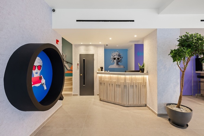 Imagen general del Hotel The Q, Atenas. Foto 6