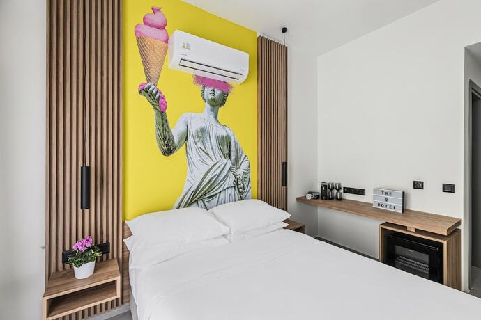 Imagen de la habitación del Hotel The Q, Atenas. Foto 18