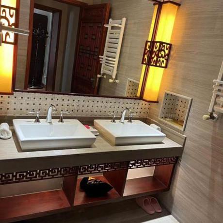 Imagen de la habitación del Hotel The Qomolangma Hotel Beijing China. Foto 6