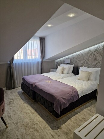 Imagen de la habitación del Hotel The Queen Palace. Foto 17