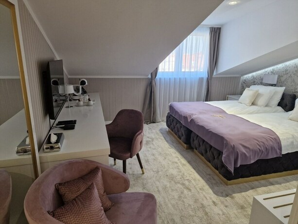 Imagen de la habitación del Hotel The Queen Palace. Foto 18