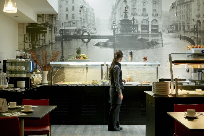 Imagen del bar/restaurante del Hotel The Queen's Gate. Foto 7