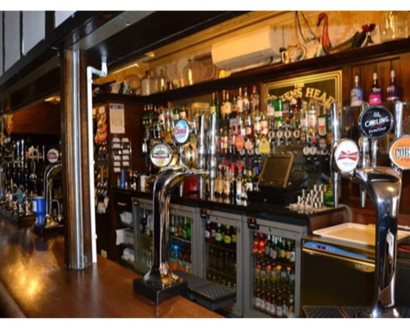 Imagen del bar/restaurante del Hotel The Queens Head. Foto 4