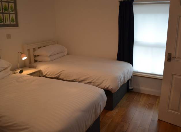 Imagen de la habitación del Hotel The Queens Head. Foto 16