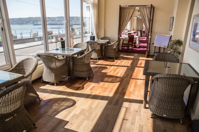 Imagen del bar/restaurante del Hotel The Queens, Newlyn. Foto 5