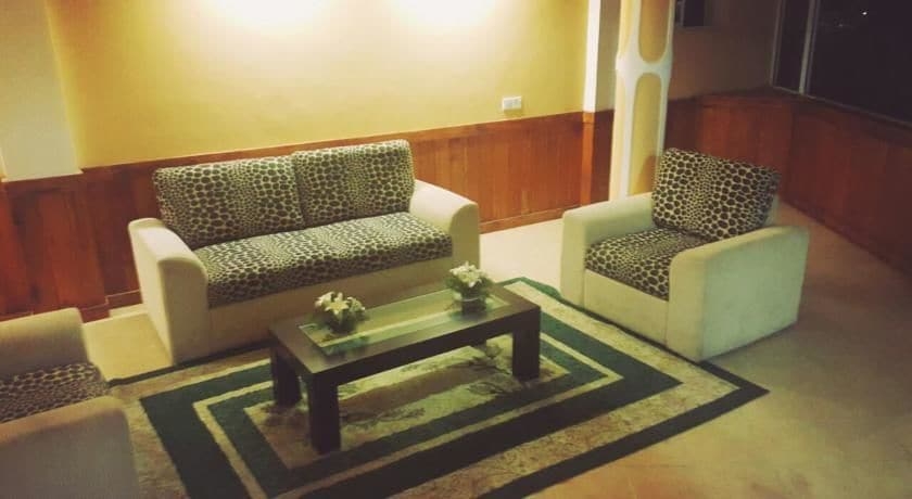 Imagen de los interiores del Hotel The Queensburry City. Foto 16