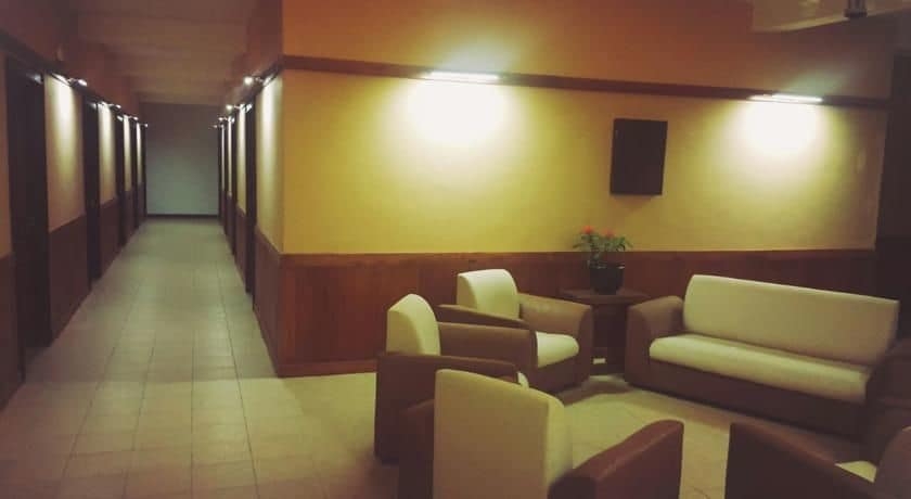 Imagen de los interiores del Hotel The Queensburry City. Foto 17