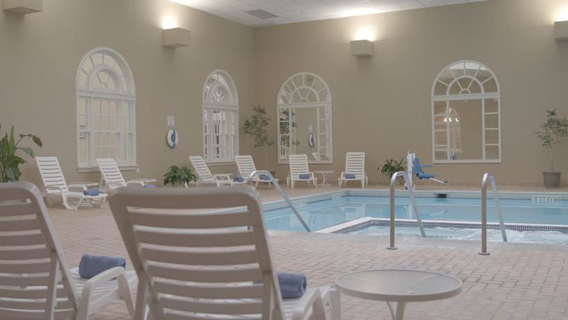 Imagen de la piscina del Hotel The Queensbury, City of Glens Falls. Foto 20