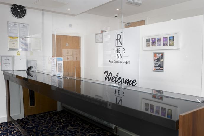 Imagen de los interiores del Hotel The R Inn. Foto 20