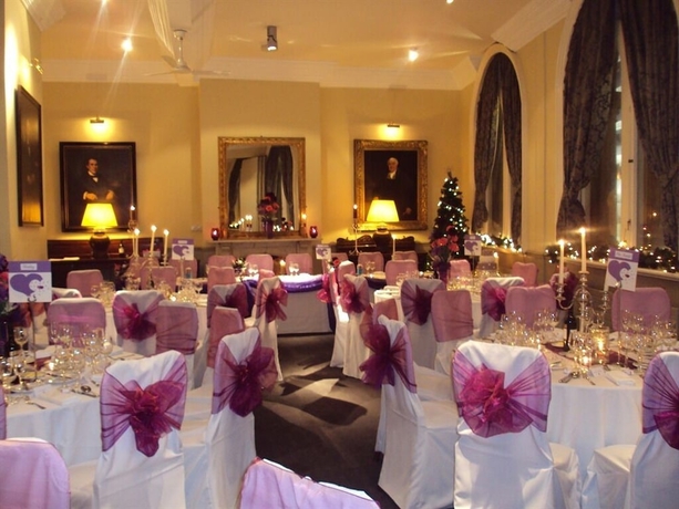 Imagen del bar/restaurante del Hotel The Racquet Club. Foto 3