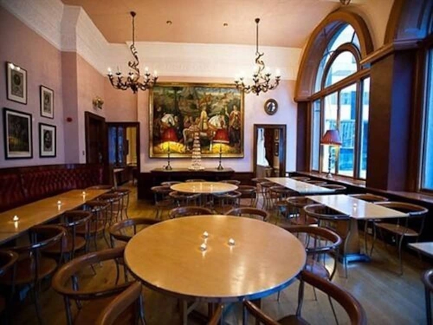 Imagen de los interiores del Hotel The Racquet Club. Foto 16