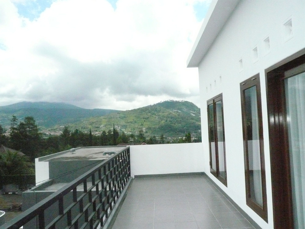 Imagen de los exteriores del Hotel The Radiant Villa's and Function Hall. Foto 5