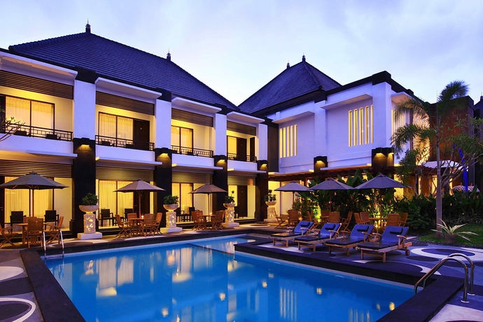 Imagen de la piscina del Hotel The Radiant and Spa. Foto 13