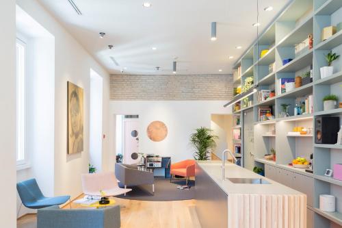 Imagen de los interiores del Hotel The Radical. Foto 9