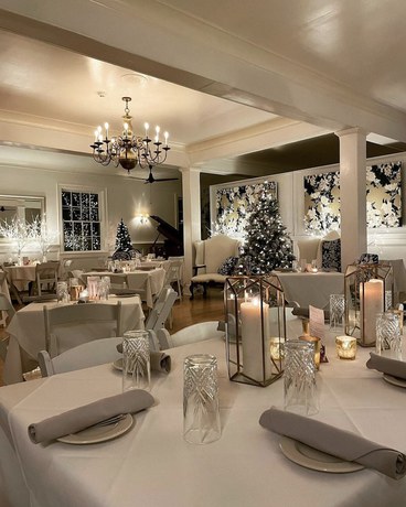 Imagen del bar/restaurante del Hotel The Rams Head Inn. Foto 13