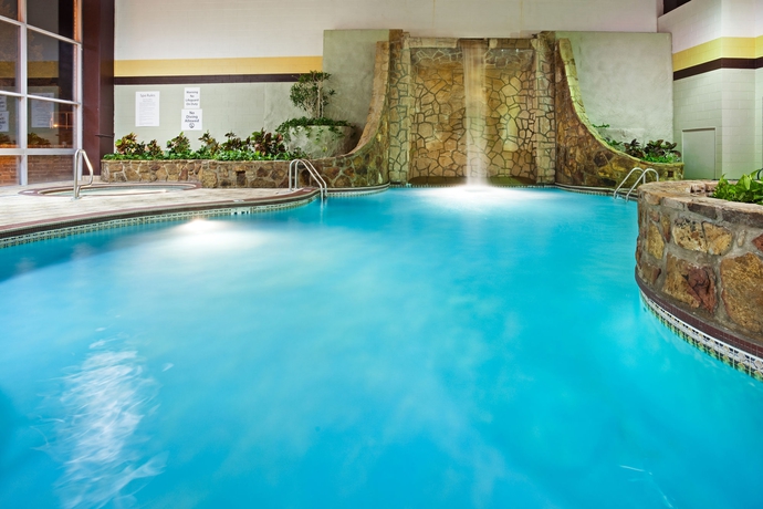 Imagen de la piscina del Hotel The Ramsey and Convention Center. Foto 16