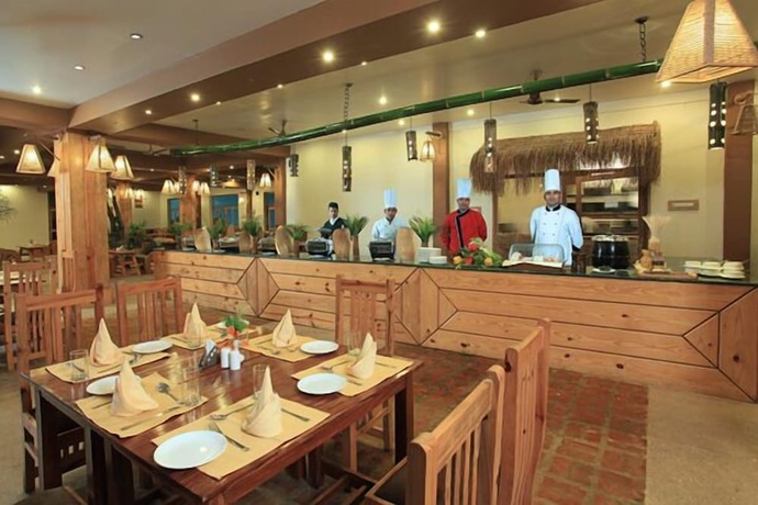 Imagen del bar/restaurante del Hotel The Rangers Reserve - Corbett. Foto 2