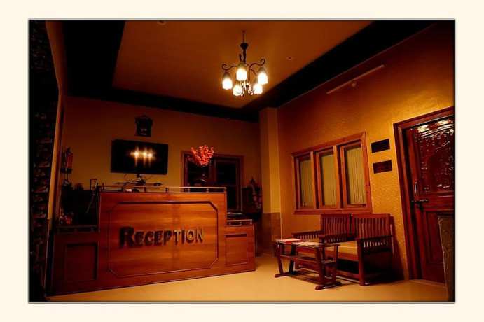 Imagen de los interiores del Hotel The Ranikhet Continental. Foto 11