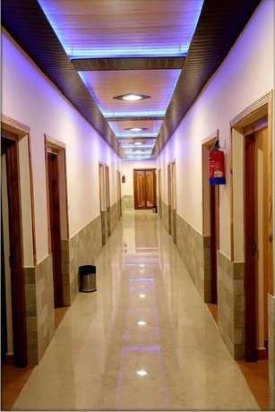 Imagen de los interiores del Hotel The Ranikhet Continental. Foto 12