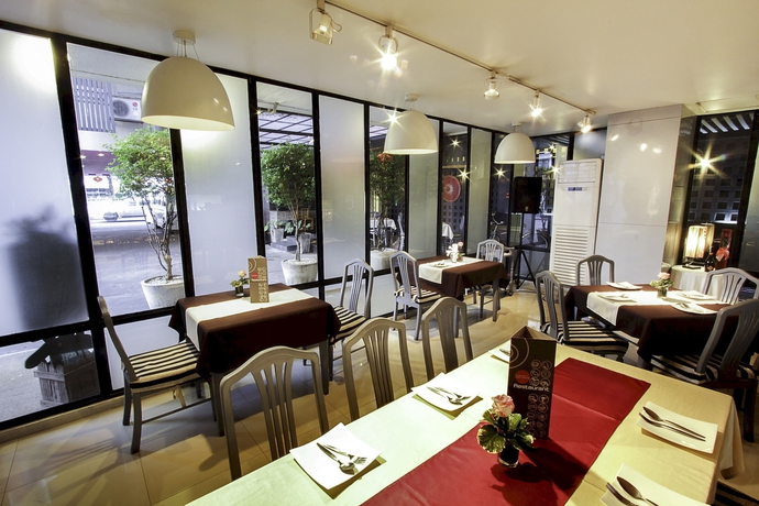 Imagen del bar/restaurante del Hotel The Ratchathani. Foto 3