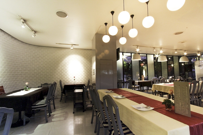 Imagen del bar/restaurante del Hotel The Ratchathani. Foto 4
