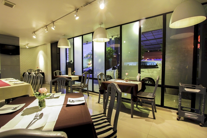 Imagen del bar/restaurante del Hotel The Ratchathani. Foto 5