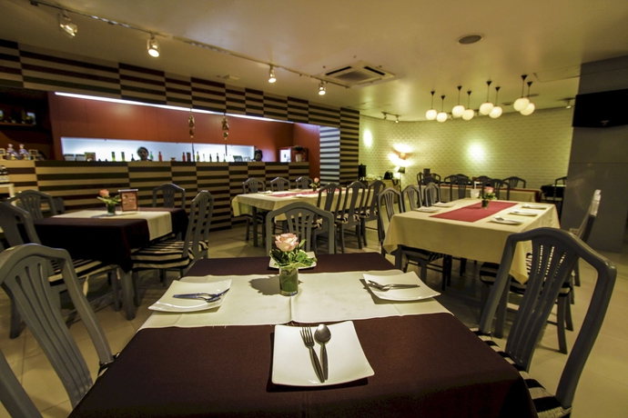 Imagen del bar/restaurante del Hotel The Ratchathani. Foto 6