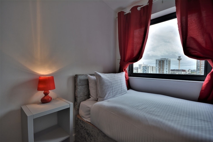Imagen de la habitación del Hotel The Reach. Foto 5