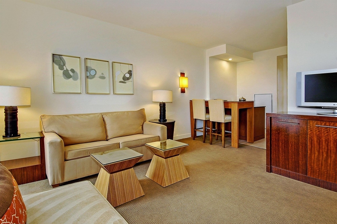 Imagen de los interiores del Hotel The Reach Key West, Curio Collection By Hilton. Foto 8