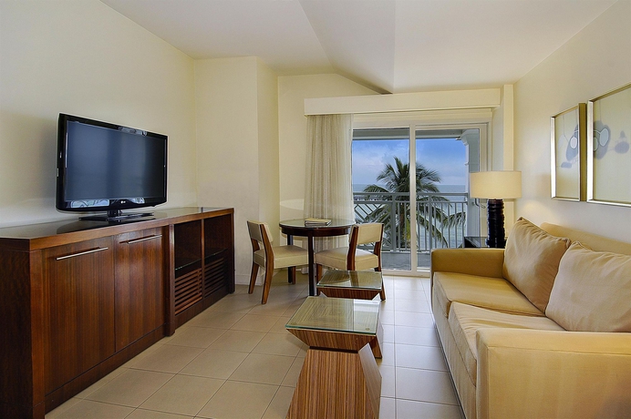 Imagen de los interiores del Hotel The Reach Key West, Curio Collection By Hilton. Foto 9