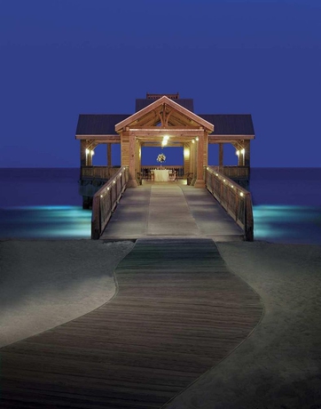 Imagen de los exteriores del Hotel The Reach Key West, Curio Collection By Hilton. Foto 5