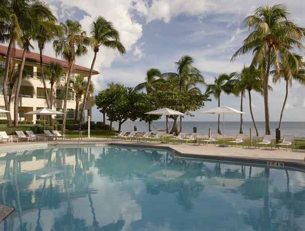 Imagen de la piscina del Hotel The Reach Key West, Curio Collection By Hilton. Foto 12