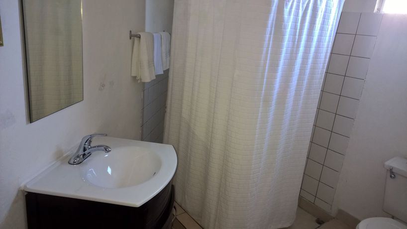 Imagen de la habitación del Hotel The Red Hut Inn. Foto 5