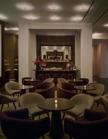 Imagen del bar/restaurante del Hotel The Redbury New York. Foto 3