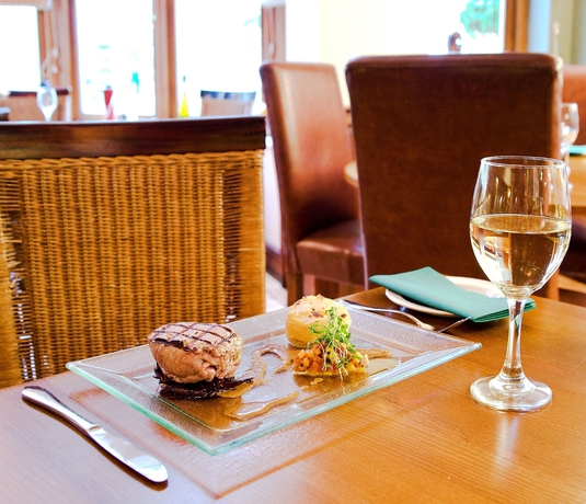 Imagen del bar/restaurante del Hotel The Redesdale. Foto 3