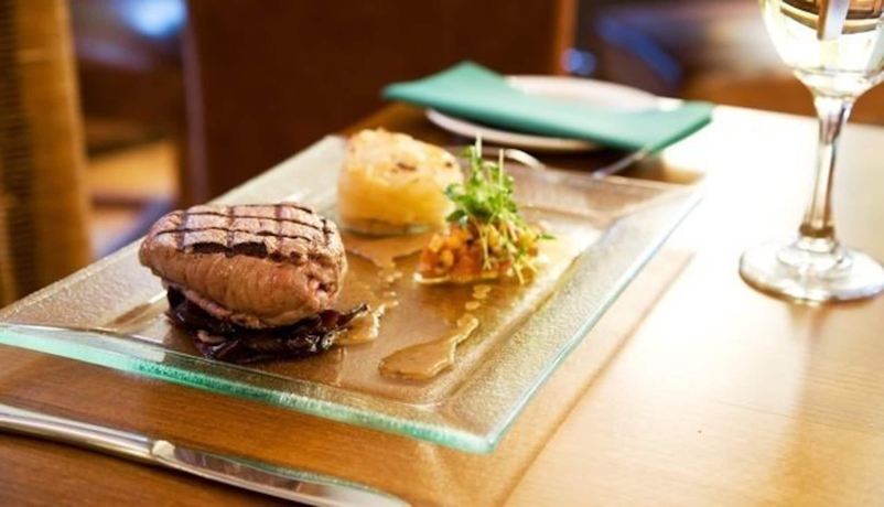 Imagen del bar/restaurante del Hotel The Redesdale. Foto 8